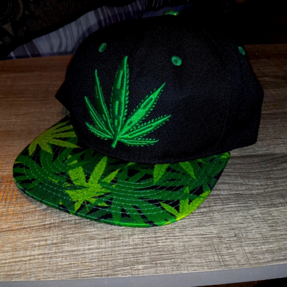 Graphic leaf hat